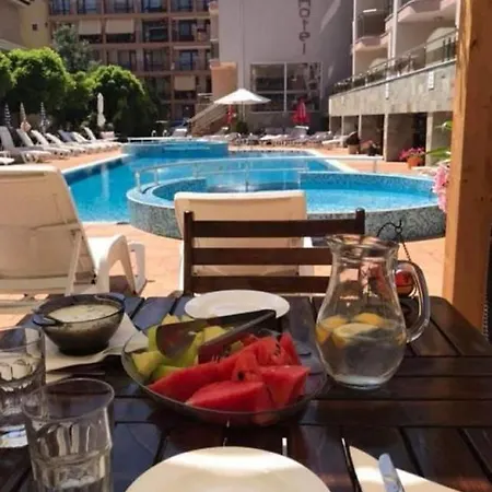 Tropics ホテル 3*